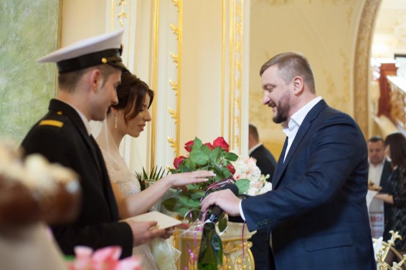 Одесситы уже заключают браки в Оперном театре