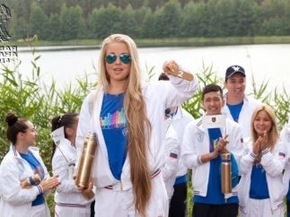 Одесская конкурсантка "Новой волны" покрасовалась в костюме с цветами российского флага