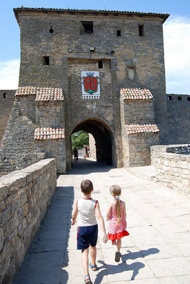 Маленькие посетители большой крепости