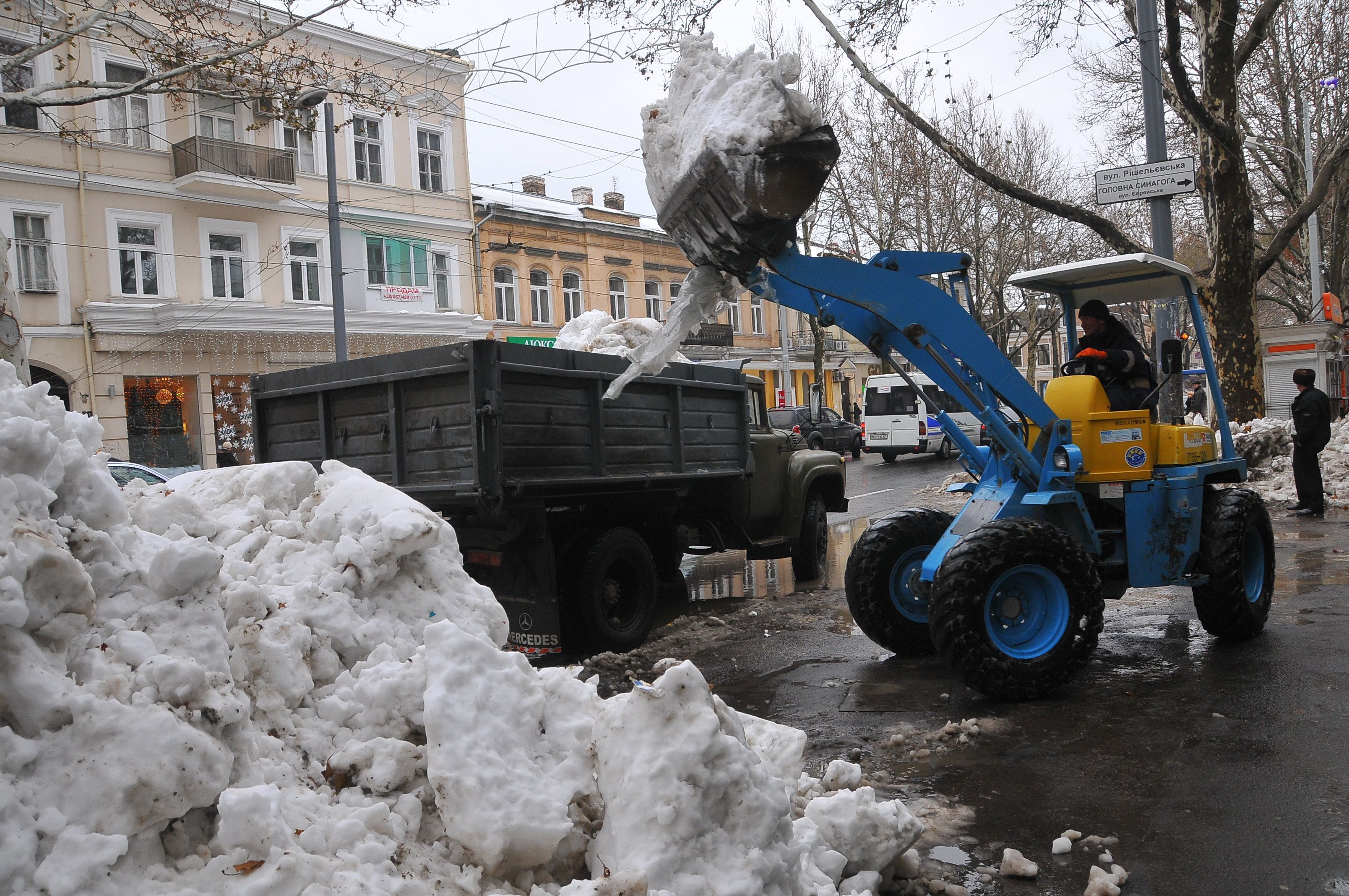 В Одессе создаются районные штабы по уборке снега