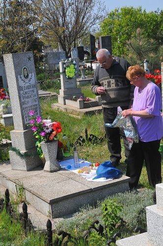 Устраивать трапезы на кладбище не рекомендуется