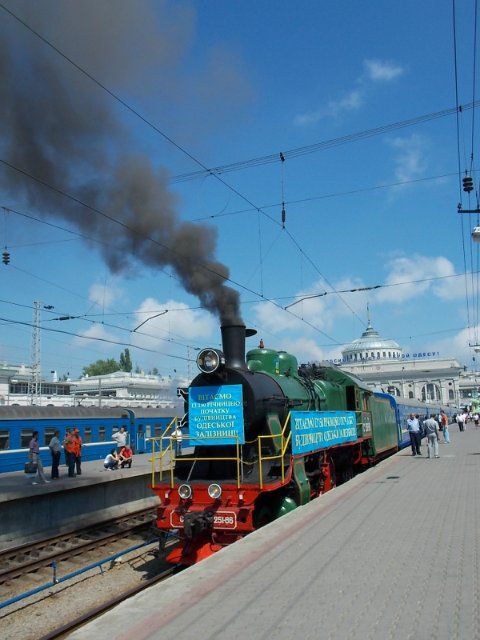 От Одесского вокзала сегодня отошел ретропоезд 