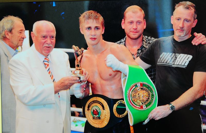 После боя в Одессе: Александр Спирко завоевал очередной чемпионский пояс.