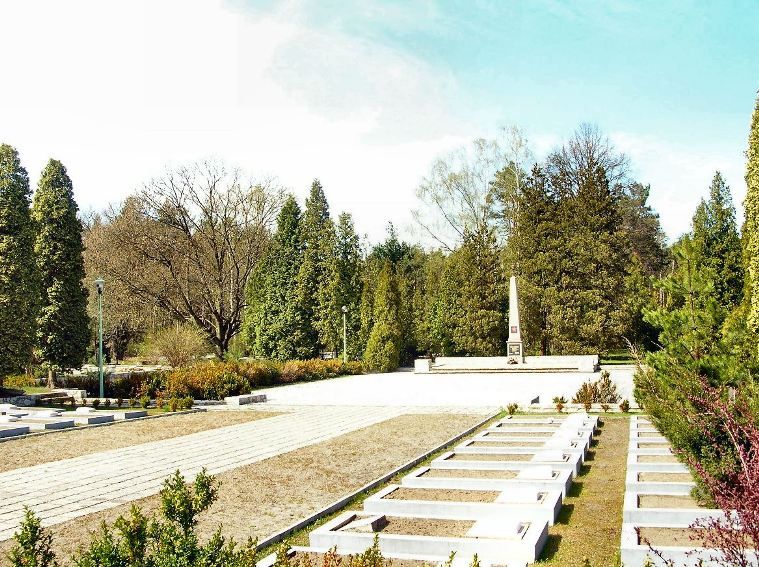 Так выглядит мемориальное кладбище в короде Кендзежин-Кожле
