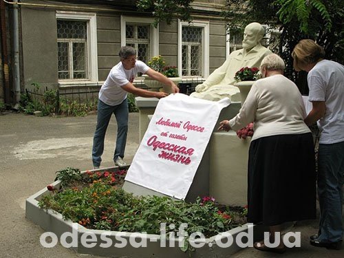 «Одесская жизнь» открыла обновленный памятник Кириаку Костанди (ФОТО)