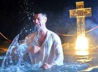 Сьогодні Хрещення Господнє: сенс свята, крижана купіль та свята вода