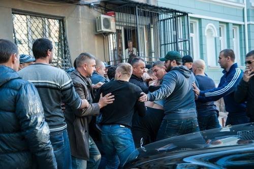 «Титушки» Кивалова устроили бойню на встрече избирателей (ФОТО; ВИДЕО)
