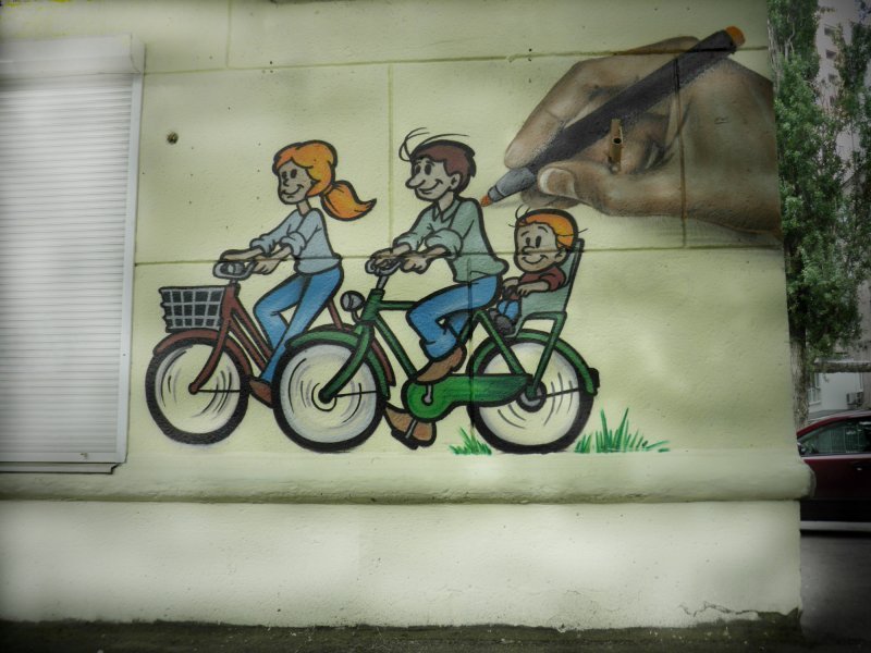 На Сегедской велосипедисты ездят по стенам (ФОТО)