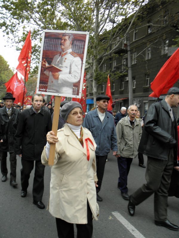 Коммунистам запретили праздновать годовщину революции
