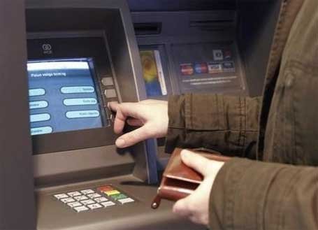НБУ запретит банкоматам принимать купюры 100, 200 и 500 грн