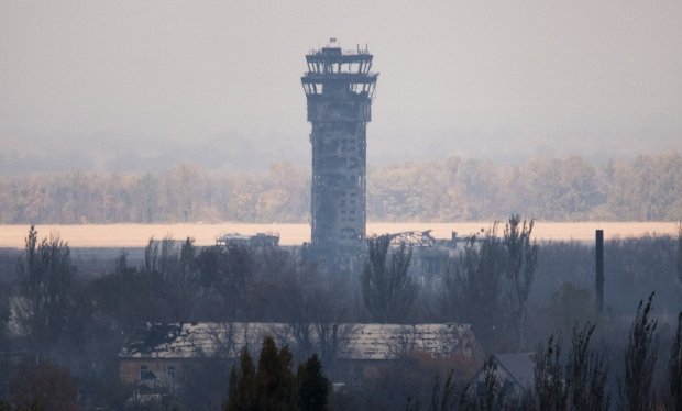 Диспетчерская вышка Донецкого аэропорта разрушена