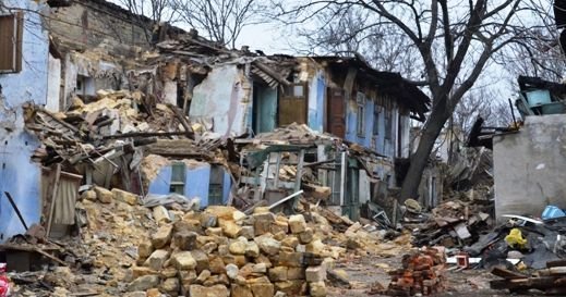 Коммунальщики продолжают разбор завалов после обрушения на Пишоновской (ФОТО)