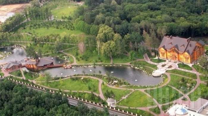 У Януковича забрали часть леса в Сухолучье
