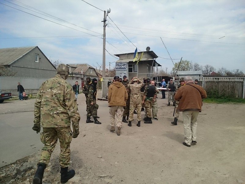 «Самооборона Одессы» отбила рейдерскую атаку на автостоянке (ФОТО)
