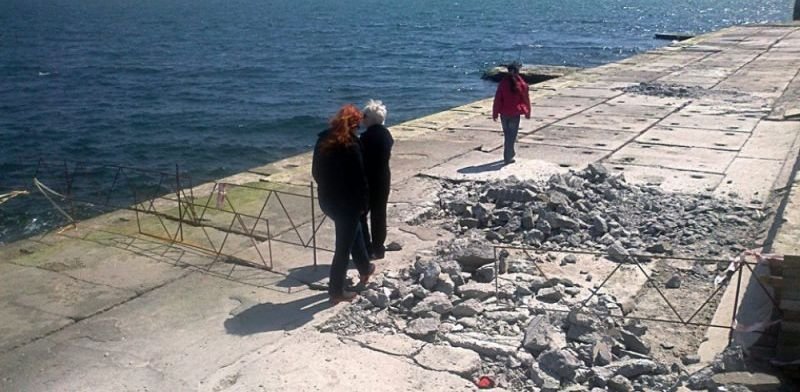 В Аркадии ремонтируют берегоукрепительные сооружения (ФОТО)