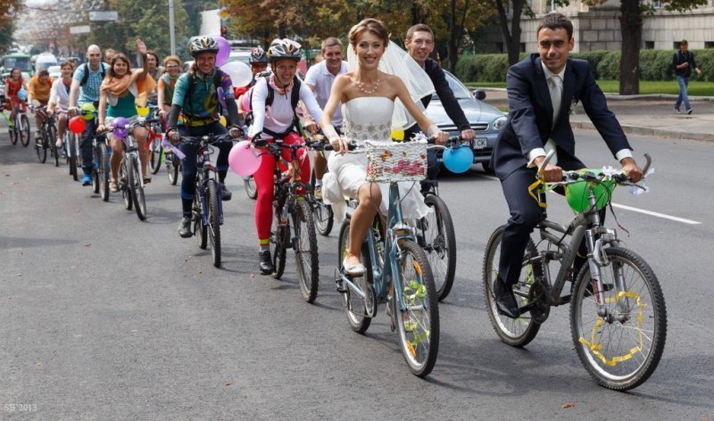 Сегодня по Одессе прокатится велосипедная свадьба