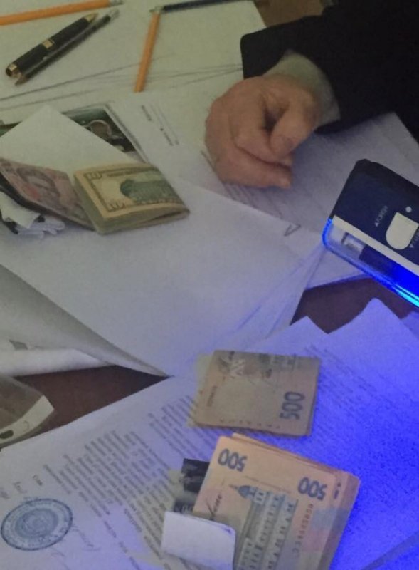 Взятку для одесского вуза обнаружили даже в Прикарпатье (ФОТО)