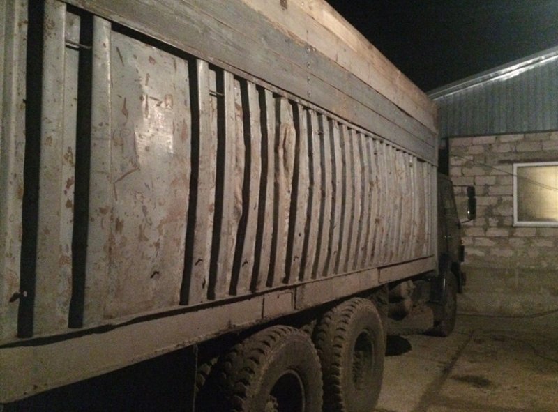 Одесские пограничники обнаружили КамАЗ с 20 тоннами спирта