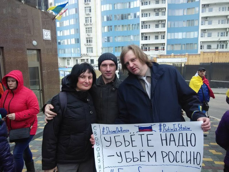 Одесситы пикетировали консульство РФ с требованием освободить Савченко
