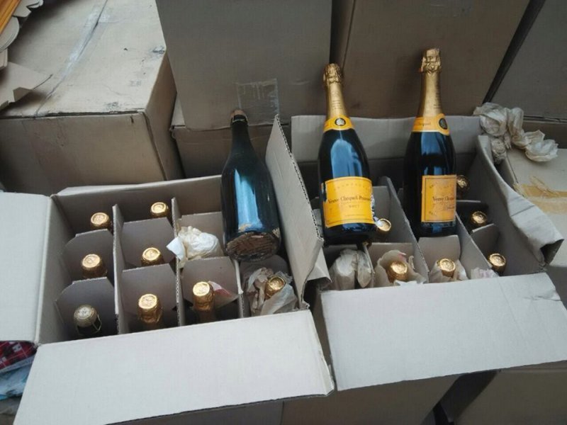 В Одессе нашли крупную партию поддельного элитного шампанского (ФОТО)