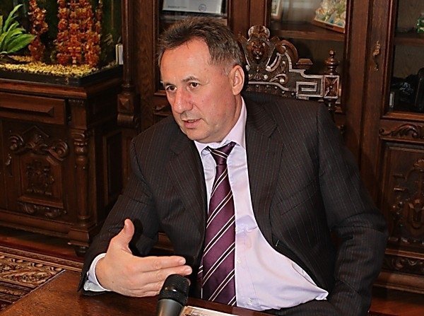 Стоянов пригласил активистов в гости и заявил, что не боится запугиваний