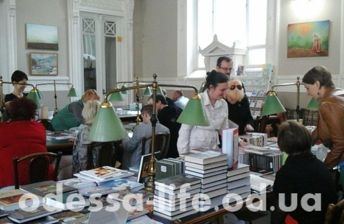 В Одесской библиотеке собирают книги для воинов АТО
