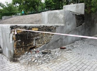 На Потемкинской лестнице уже огородили места ремонтных работ (ФОТО)