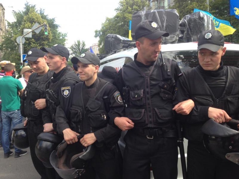 В Киеве полицейские и «айдаровцы» прессуют Антитрухановский майдан (ФОТО)