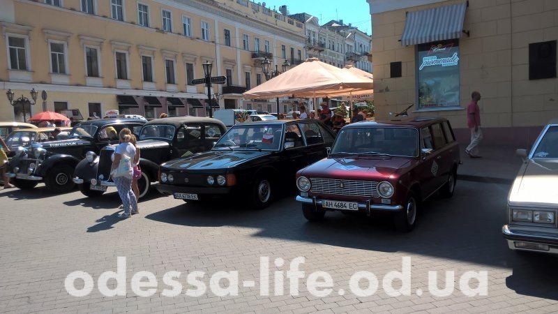 Выставка ретро-автомобилей на Приморском бульваре (ФОТО)