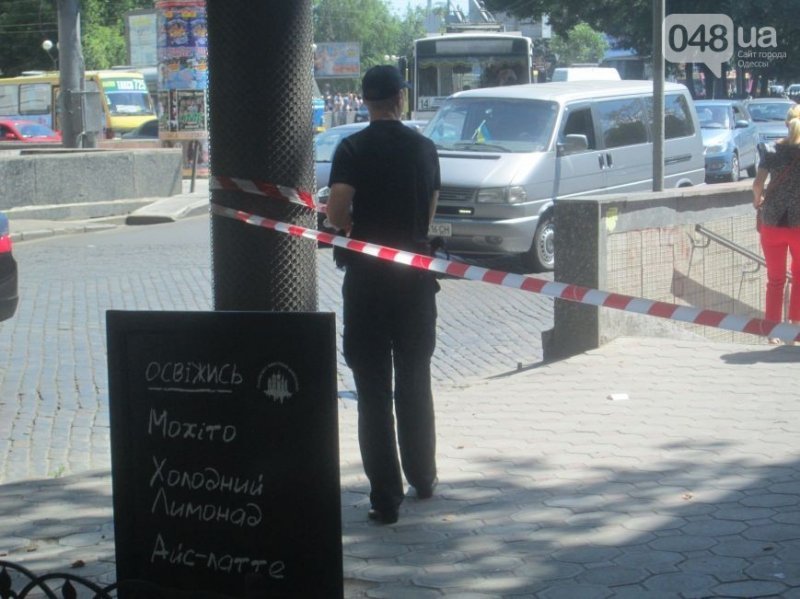 Взрывотехники работают возле Сбербанка России (ФОТО) (ОБНОВЛЕНО)