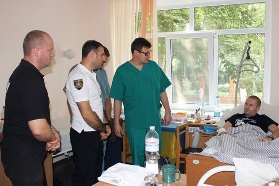 Лорткипанидзе посетил раненых бойцов АТО в военном госпитале (ФОТО; ВИДЕО)