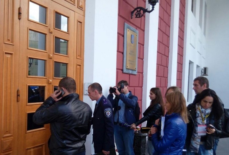 Одесский горсовет срочно эвакуировали в связи с угрозой теракта