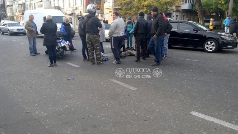 В центре Одессы сбили мотоциклиста (ФОТО)