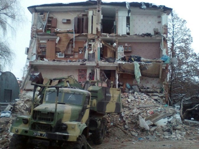В Чернигове рухнул дом, есть погибшие (ВИДЕО)