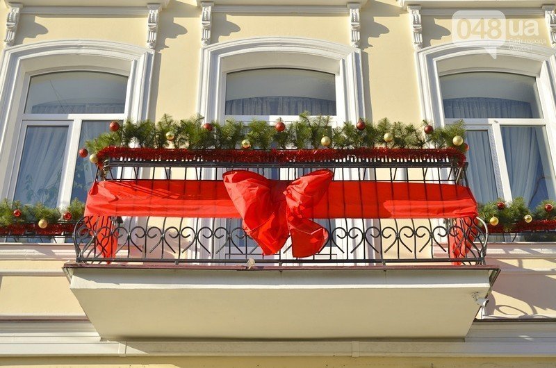 Как украсить балкон к новому году?