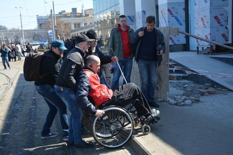 Одесситы протестуют против обновленной Старосенной площади (ФОТО)