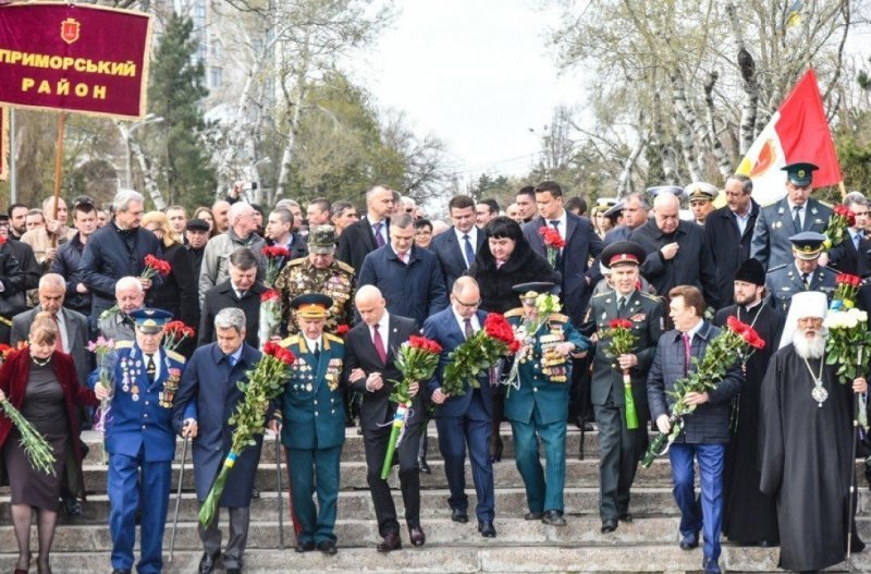 Руководители Одессы и области собрались на Аллее Славы