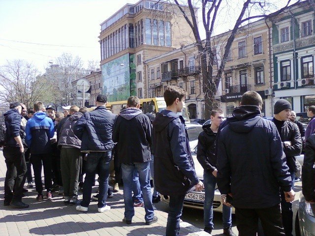 Украинские активисты протестовали под зданием Приморского отдела полиции (ФОТО)