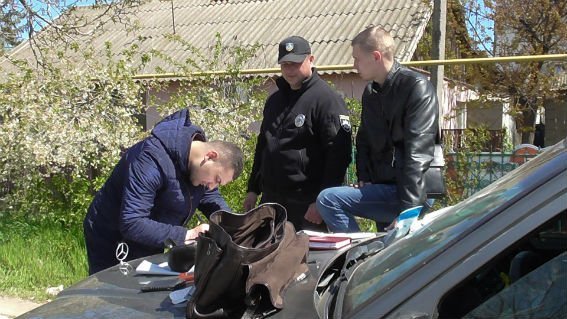 Полиция едва успевает изымать наркотики и оружие у жителей Одесской области (ФОТО, ВИДЕО)