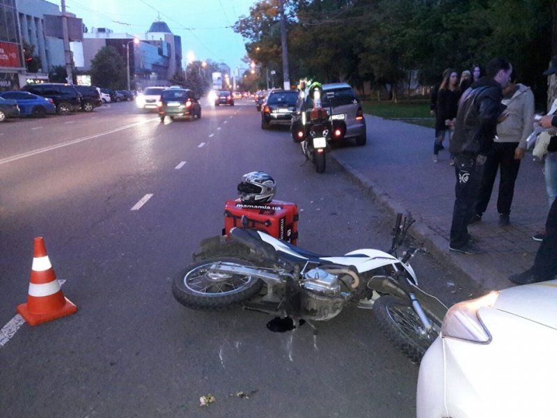 За ночь в Одессе случилось два ДТП с мотоциклистами (ФОТО)