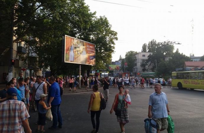 Масштабный бунт Малиновского района: одесситы заблокировали движение (ФОТО, ВИДЕО)