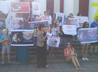 Бунт под Одесским горсоветом: активисты защищают животных (ФОТО)