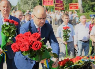 Цветы памяти на Аллее славы в Одессе (ФОТО)