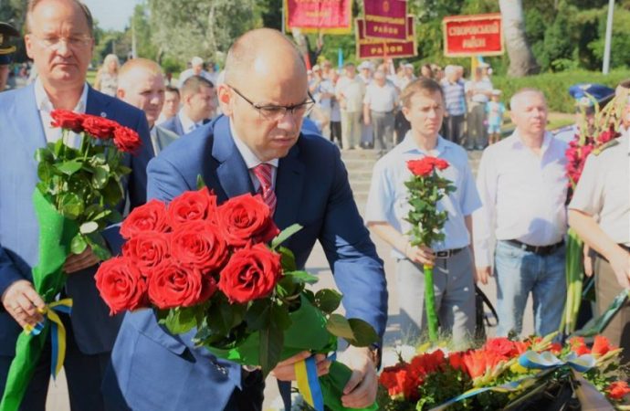Цветы памяти на Аллее славы в Одессе (ФОТО)