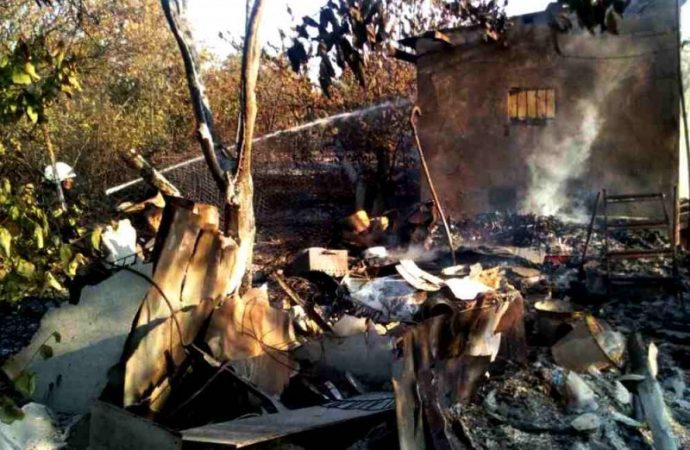 В дачном кооперативе сгорело сразу 8 домов (ФОТО)