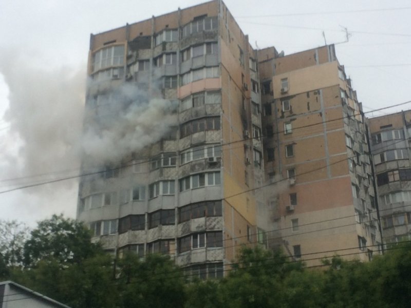 Массовая эвакуация: подробности мощного пожара в Киевском районе (ФОТО)