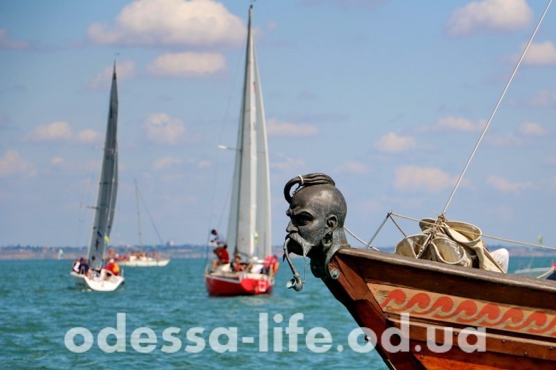 У одесского побережья проходит яхтенная регата «Кубок Черного моря» (ФОТО)