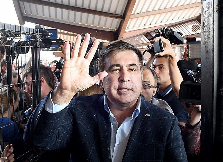 Саакашвили прорвался или Странности одного выходного дня