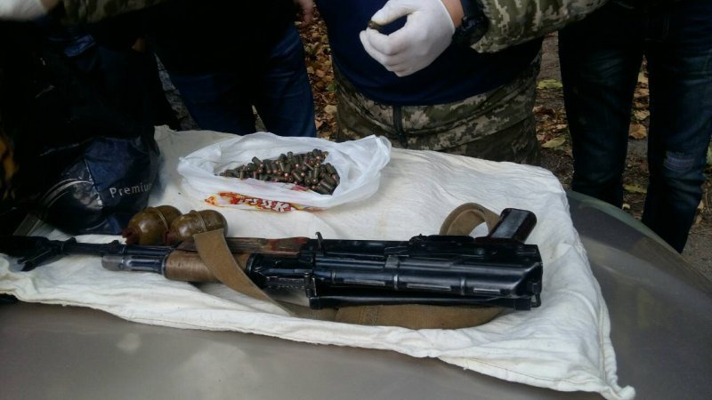 164 пистолета не удалось украсть из воинской части (ФОТО)