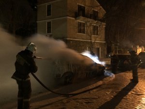 В Одессе подожгли два автомобиля
